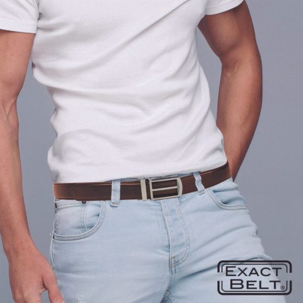 Cinto ajustável com fivela elegante