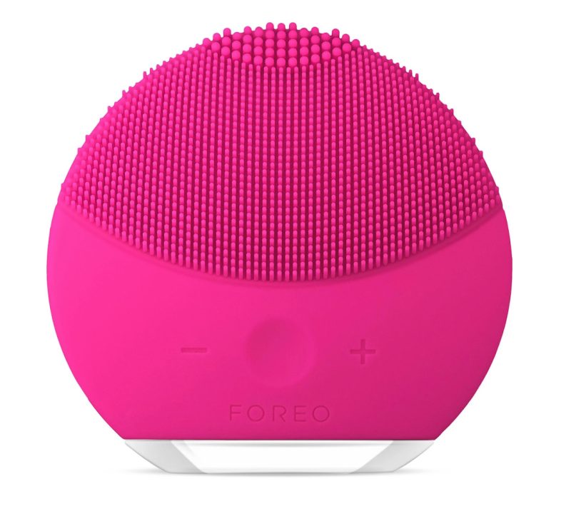 Limpeza facial com escova de silicone
