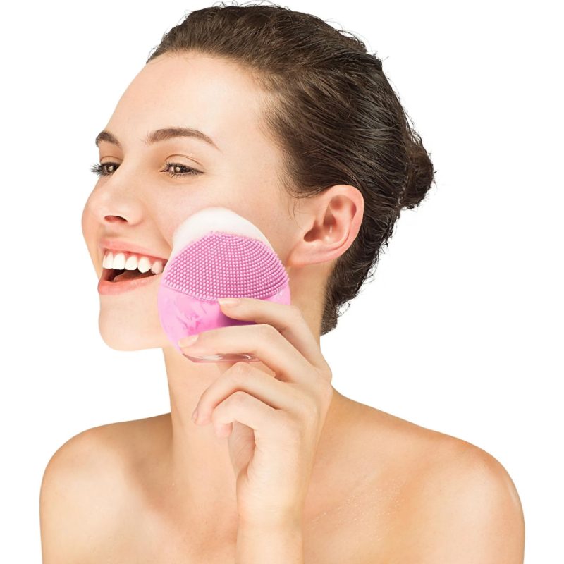 Limpeza facial com escova de silicone